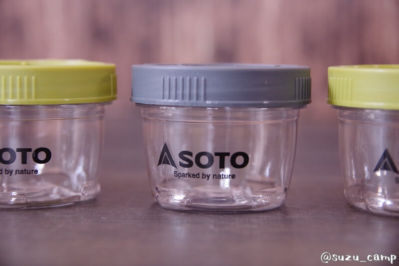 SOTOロゴ入りの小型ケース