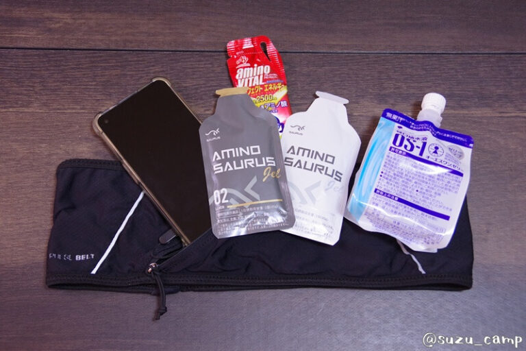 レース前の防寒用ポンチョ