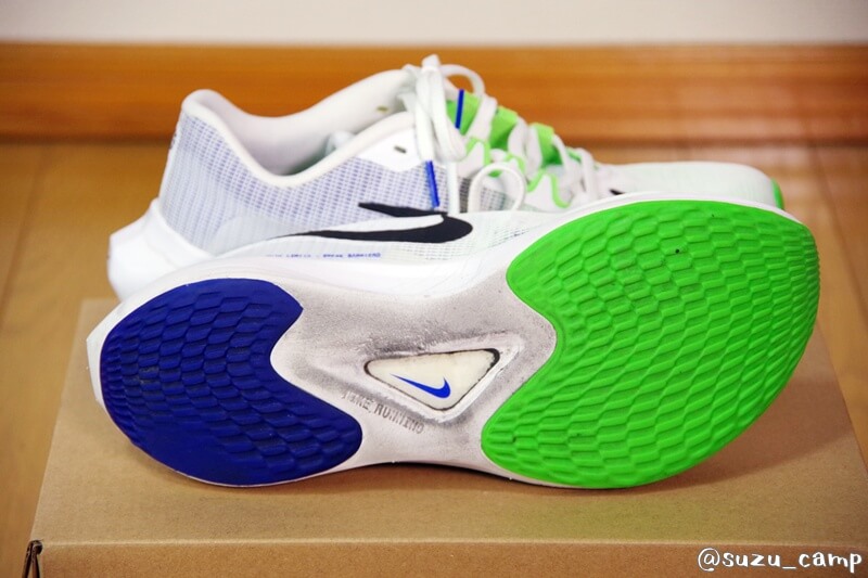 ナイキ ズームフライ5 白緑のソール写真