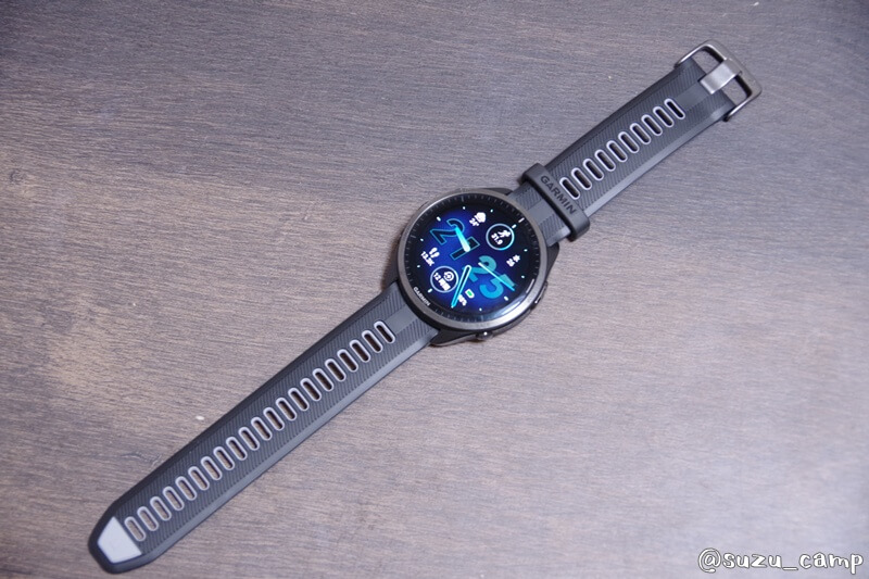 純正22mmバンドへの交換を終えたGarmin Forerunner 965の全体